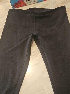 Ladies Black Leopard-Print Leggings